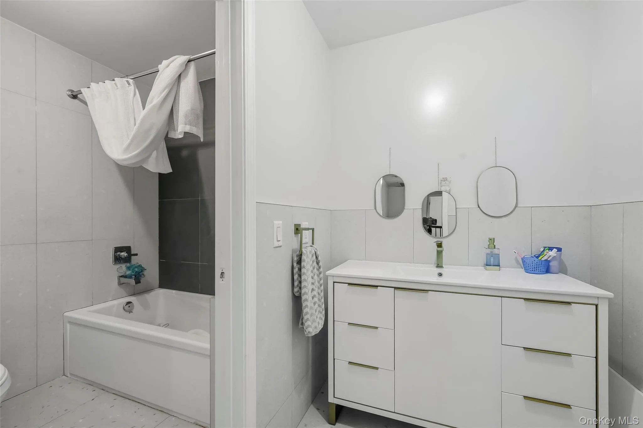 4 Spruill Court, Ramapo, NY, 5 Bedrooms Bedrooms, 12 Rooms Rooms,3 BathroomsBathrooms,Residential,For Rent,Spruill,0,1035407 4 Spruill Court, Ramapo, NY, 5 Bedrooms Bedrooms, 12 Rooms Rooms,3 BathroomsBathrooms,Residential,For Rent,Spruill,0,1035407