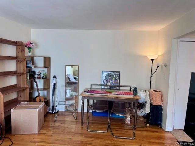 Spacious Dining Area or office area open flow to Living Room Spacious Dining Area or office area open flow to Living Room