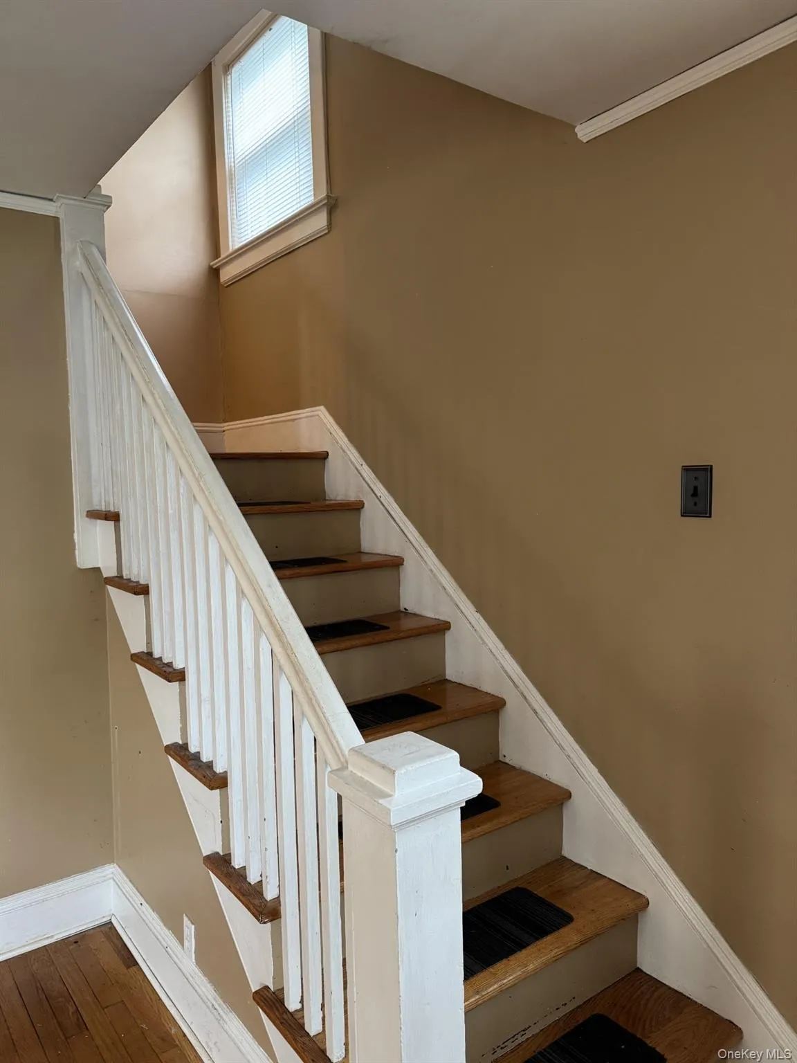 Open staircase railing and hand rail Open staircase railing and hand rail