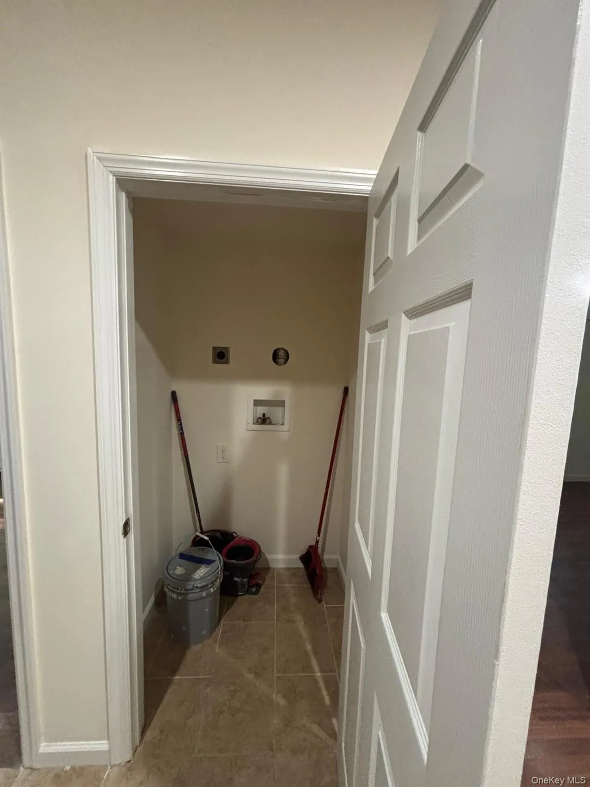 141 Huguenot Drive, Brookhaven, NY, 2 Bedrooms Bedrooms, 3 Rooms Rooms,1 BathroomBathrooms,Residential Lease,For Rent,Huguenot,0,1035425 141 Huguenot Drive, Brookhaven, NY, 2 Bedrooms Bedrooms, 3 Rooms Rooms,1 BathroomBathrooms,Residential Lease,For Rent,Huguenot,0,1035425