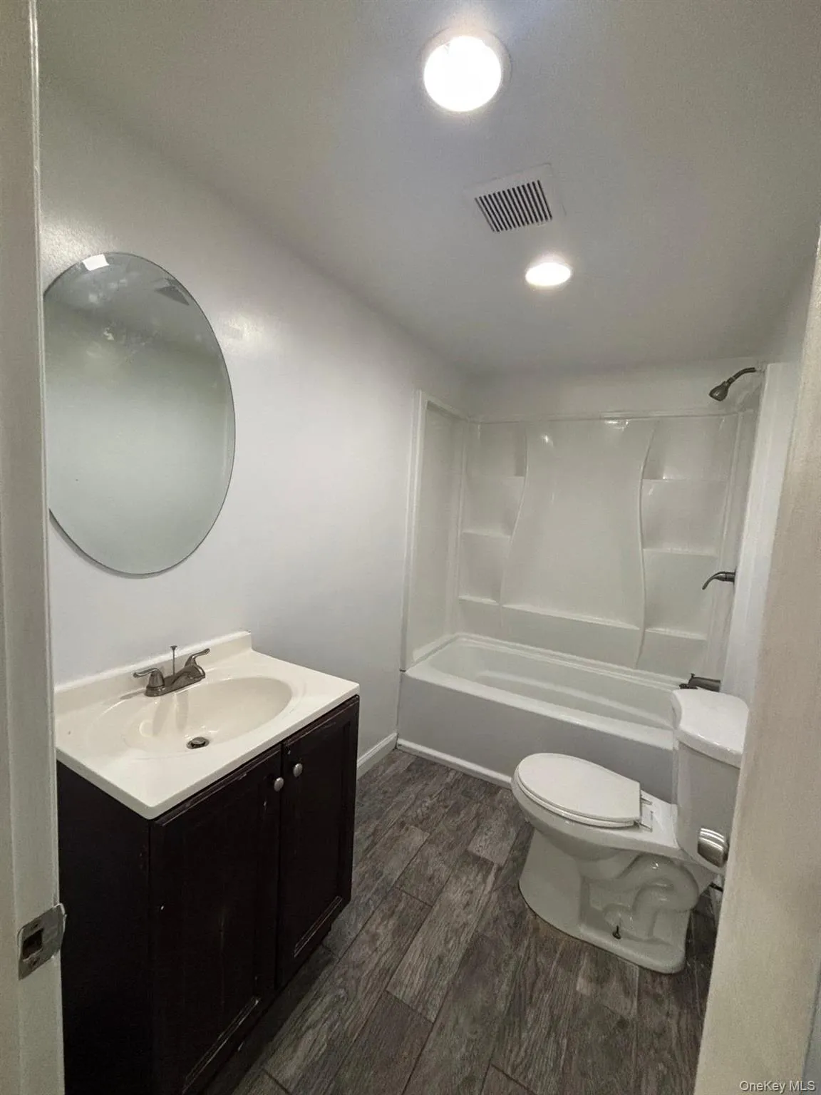 141 Huguenot Drive, Brookhaven, NY, 2 Bedrooms Bedrooms, 3 Rooms Rooms,1 BathroomBathrooms,Residential Lease,For Rent,Huguenot,0,1035425 141 Huguenot Drive, Brookhaven, NY, 2 Bedrooms Bedrooms, 3 Rooms Rooms,1 BathroomBathrooms,Residential Lease,For Rent,Huguenot,0,1035425