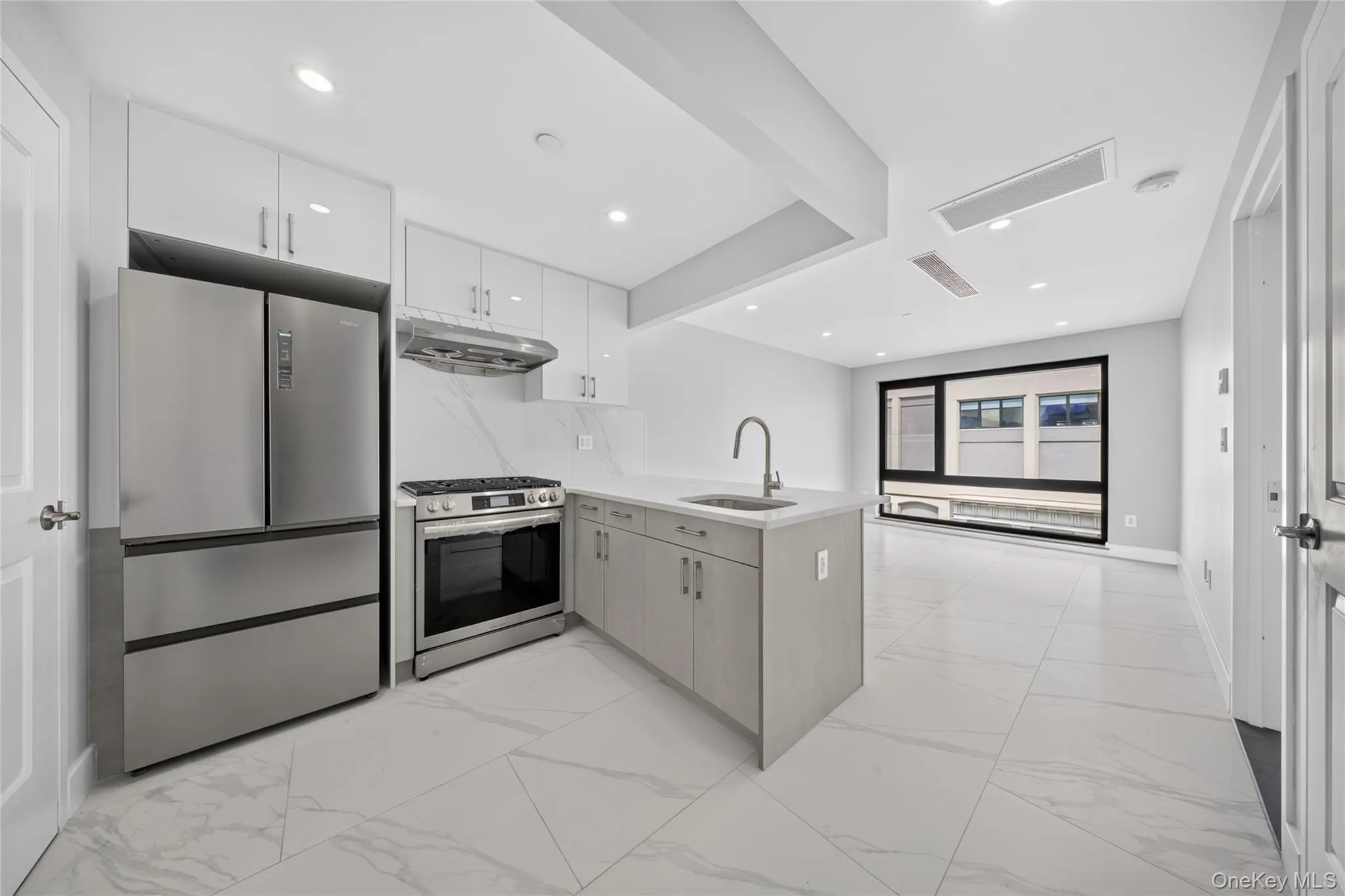 643 5th Avenue, New York, NY, 1 Bedroom Bedrooms, 3 Rooms Rooms,1 BathroomBathrooms,Residential,For Rent,5th,0,1035427 643 5th Avenue, New York, NY, 1 Bedroom Bedrooms, 3 Rooms Rooms,1 BathroomBathrooms,Residential,For Rent,5th,0,1035427