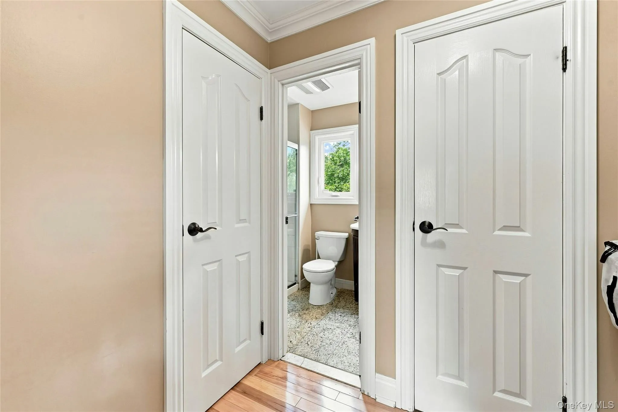 Dressing Room/Office Area Off Of The Primary Bedroom. Dressing Room/Office Area Off Of The Primary Bedroom.