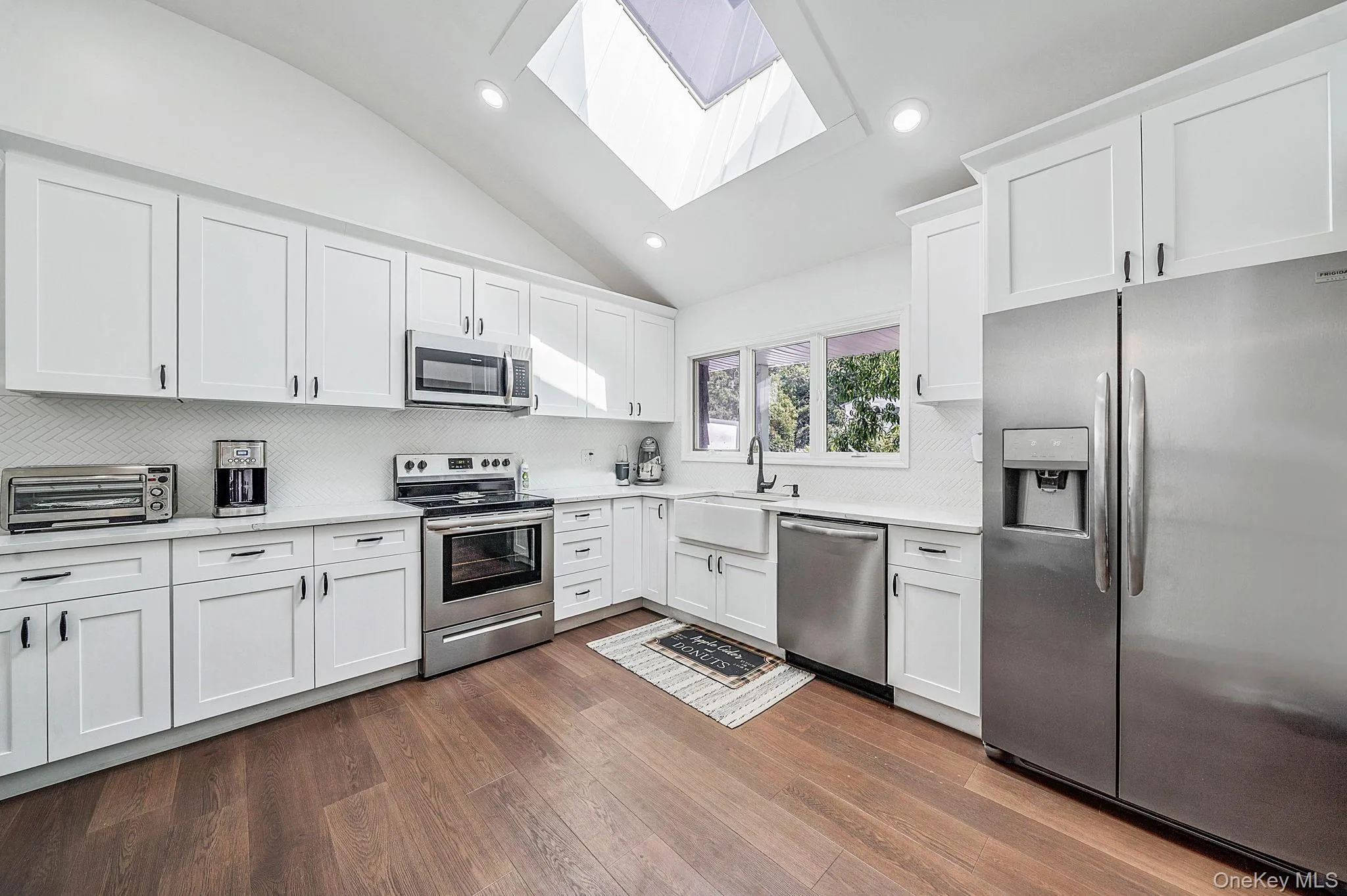 60 Thomas Street, Brookhaven, NY, 4 Bedrooms Bedrooms, 8 Rooms Rooms,2 BathroomsBathrooms,Residential,For Rent,Thomas,0,1035431 60 Thomas Street, Brookhaven, NY, 4 Bedrooms Bedrooms, 8 Rooms Rooms,2 BathroomsBathrooms,Residential,For Rent,Thomas,0,1035431