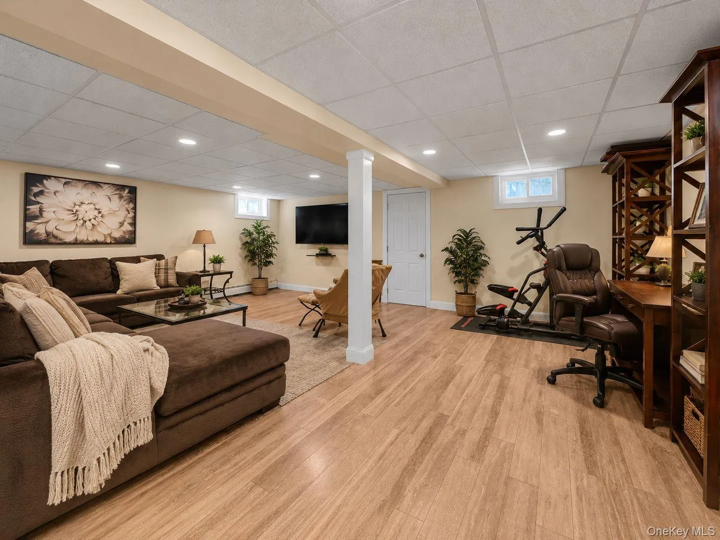 3 Carlson Court, Smithtown, NY, 3 Bedrooms Bedrooms, 6 Rooms Rooms,2 BathroomsBathrooms,Residential,For Rent,Carlson,0,1035436 3 Carlson Court, Smithtown, NY, 3 Bedrooms Bedrooms, 6 Rooms Rooms,2 BathroomsBathrooms,Residential,For Rent,Carlson,0,1035436