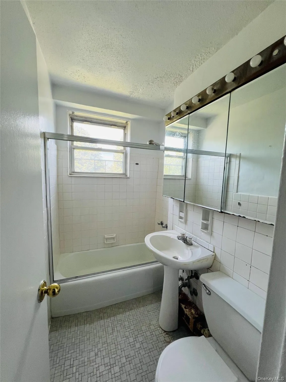5700 Arlington Avenue, New York, NY, 2 Bedrooms Bedrooms, 5 Rooms Rooms,1 BathroomBathrooms,Residential,For Rent,Arlington,0,1035439 5700 Arlington Avenue, New York, NY, 2 Bedrooms Bedrooms, 5 Rooms Rooms,1 BathroomBathrooms,Residential,For Rent,Arlington,0,1035439