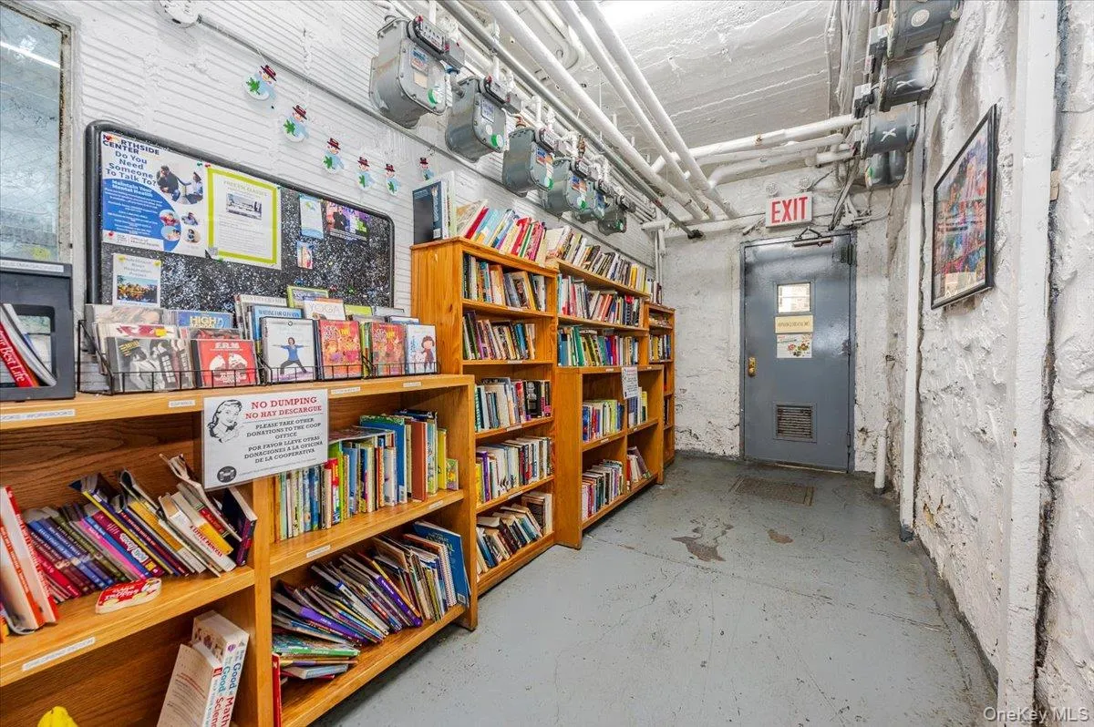 758 Brady Court, New York, NY, 2 Bedrooms Bedrooms, 5 Rooms Rooms,1 BathroomBathrooms,Residential,For Rent,Brady,0,1035444 758 Brady Court, New York, NY, 2 Bedrooms Bedrooms, 5 Rooms Rooms,1 BathroomBathrooms,Residential,For Rent,Brady,0,1035444