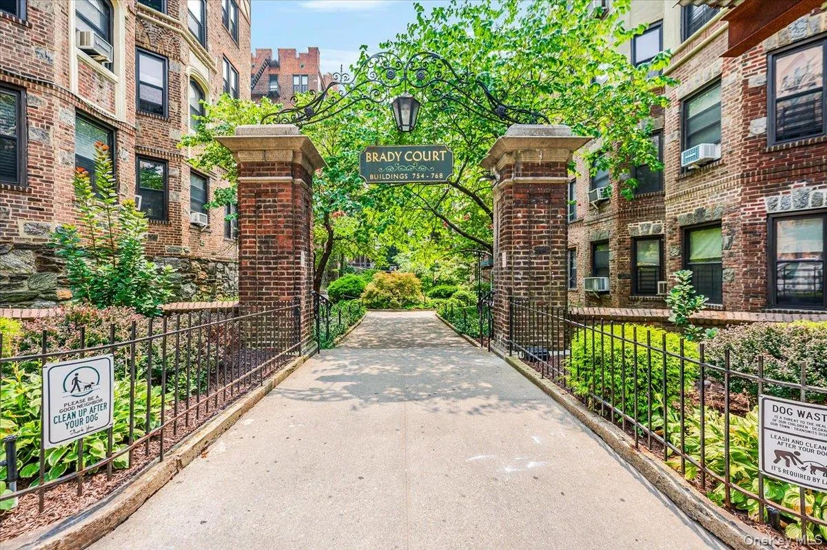 758 Brady Court, New York, NY, 2 Bedrooms Bedrooms, 5 Rooms Rooms,1 BathroomBathrooms,Residential,For Rent,Brady,0,1035444 758 Brady Court, New York, NY, 2 Bedrooms Bedrooms, 5 Rooms Rooms,1 BathroomBathrooms,Residential,For Rent,Brady,0,1035444