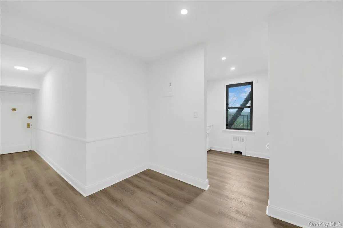 3840 Greystone Avenue, New York, NY, 1 Bedroom Bedrooms, 4 Rooms Rooms,1 BathroomBathrooms,Residential Lease,For Rent,Greystone,0,1035446 3840 Greystone Avenue, New York, NY, 1 Bedroom Bedrooms, 4 Rooms Rooms,1 BathroomBathrooms,Residential Lease,For Rent,Greystone,0,1035446