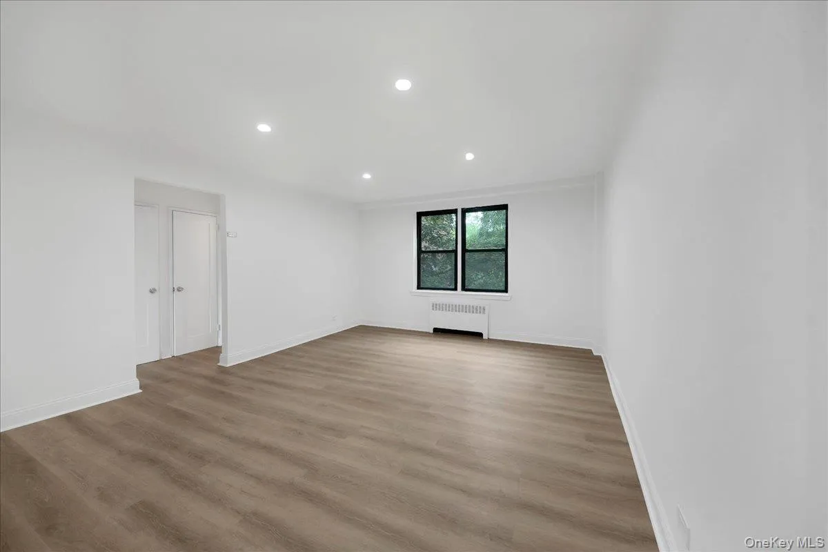 3840 Greystone Avenue, New York, NY, 1 Bedroom Bedrooms, 4 Rooms Rooms,1 BathroomBathrooms,Residential Lease,For Rent,Greystone,0,1035446 3840 Greystone Avenue, New York, NY, 1 Bedroom Bedrooms, 4 Rooms Rooms,1 BathroomBathrooms,Residential Lease,For Rent,Greystone,0,1035446