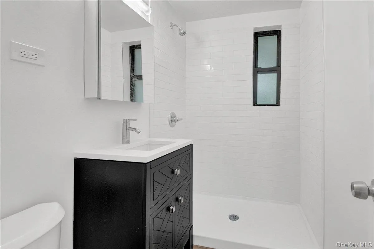 3840 Greystone Avenue, New York, NY, 1 Bedroom Bedrooms, 4 Rooms Rooms,1 BathroomBathrooms,Residential Lease,For Rent,Greystone,0,1035446 3840 Greystone Avenue, New York, NY, 1 Bedroom Bedrooms, 4 Rooms Rooms,1 BathroomBathrooms,Residential Lease,For Rent,Greystone,0,1035446
