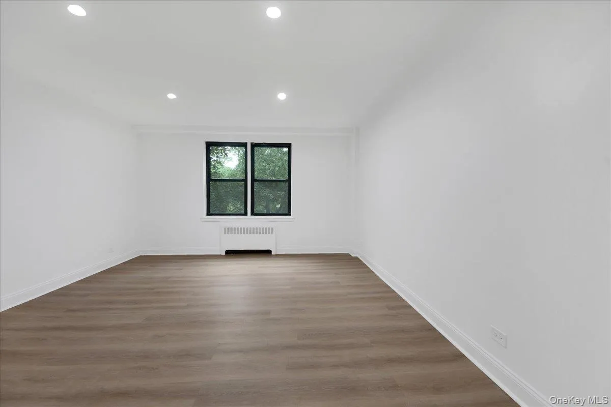 3840 Greystone Avenue, New York, NY, 1 Bedroom Bedrooms, 4 Rooms Rooms,1 BathroomBathrooms,Residential Lease,For Rent,Greystone,0,1035446 3840 Greystone Avenue, New York, NY, 1 Bedroom Bedrooms, 4 Rooms Rooms,1 BathroomBathrooms,Residential Lease,For Rent,Greystone,0,1035446