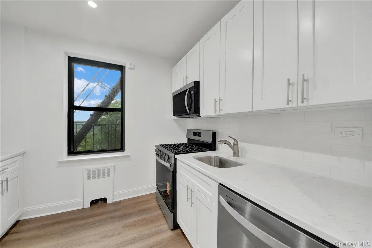 3840 Greystone Avenue, New York, NY, 1 Bedroom Bedrooms, 4 Rooms Rooms,1 BathroomBathrooms,Residential Lease,For Rent,Greystone,0,1035446 3840 Greystone Avenue, New York, NY, 1 Bedroom Bedrooms, 4 Rooms Rooms,1 BathroomBathrooms,Residential Lease,For Rent,Greystone,0,1035446