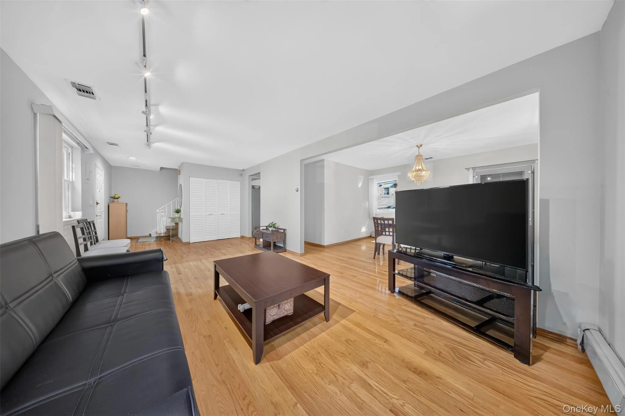 6861 Cloverdale Boulevard, New York, NY, 3 Bedrooms Bedrooms, 6 Rooms Rooms,2 BathroomsBathrooms,Residential,For Rent,Cloverdale,0,1035450 6861 Cloverdale Boulevard, New York, NY, 3 Bedrooms Bedrooms, 6 Rooms Rooms,2 BathroomsBathrooms,Residential,For Rent,Cloverdale,0,1035450