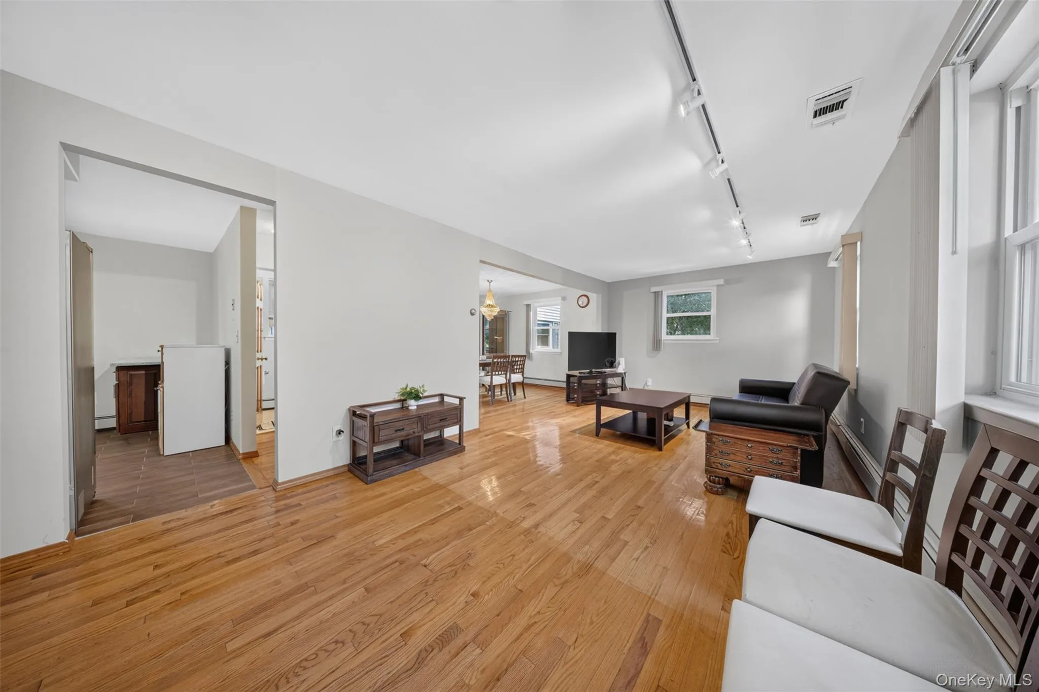 6861 Cloverdale Boulevard, New York, NY, 3 Bedrooms Bedrooms, 6 Rooms Rooms,2 BathroomsBathrooms,Residential,For Rent,Cloverdale,0,1035450 6861 Cloverdale Boulevard, New York, NY, 3 Bedrooms Bedrooms, 6 Rooms Rooms,2 BathroomsBathrooms,Residential,For Rent,Cloverdale,0,1035450