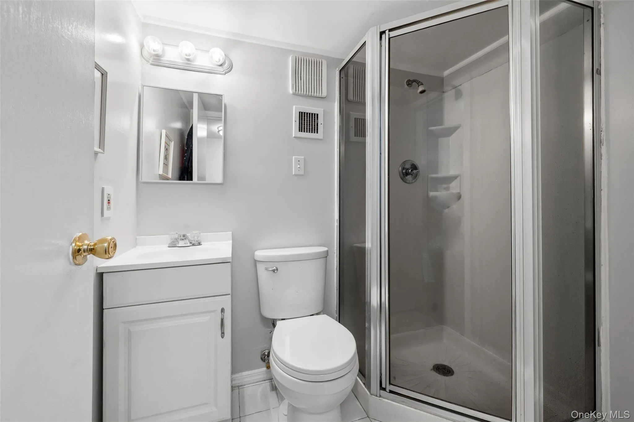 4230 Tremont Avenue, New York, NY, 3 Bedrooms Bedrooms, 8 Rooms Rooms,2 BathroomsBathrooms,Residential,For Rent,Tremont,0,1035460 4230 Tremont Avenue, New York, NY, 3 Bedrooms Bedrooms, 8 Rooms Rooms,2 BathroomsBathrooms,Residential,For Rent,Tremont,0,1035460