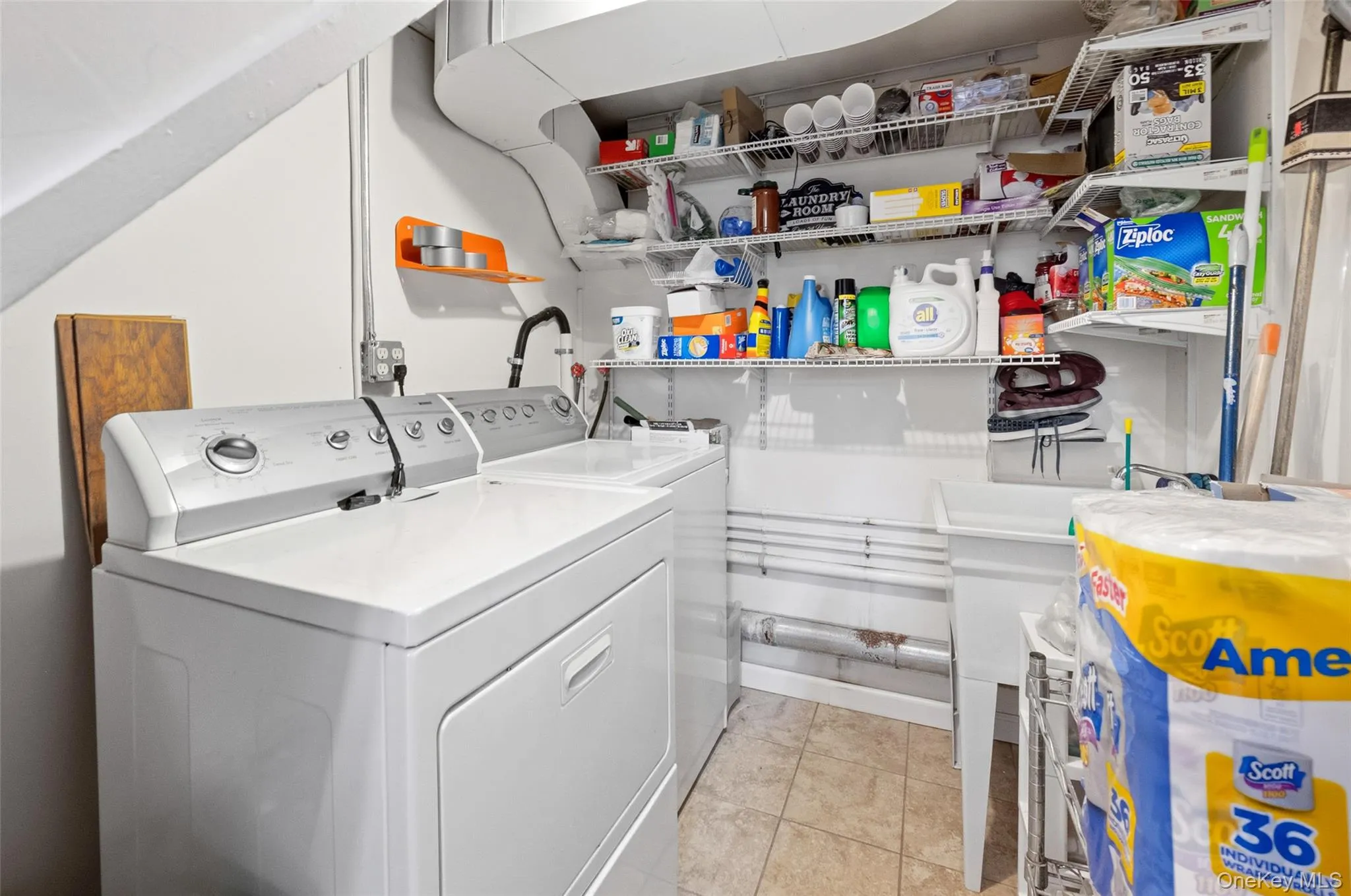4230 Tremont Avenue, New York, NY, 3 Bedrooms Bedrooms, 8 Rooms Rooms,2 BathroomsBathrooms,Residential,For Rent,Tremont,0,1035460 4230 Tremont Avenue, New York, NY, 3 Bedrooms Bedrooms, 8 Rooms Rooms,2 BathroomsBathrooms,Residential,For Rent,Tremont,0,1035460