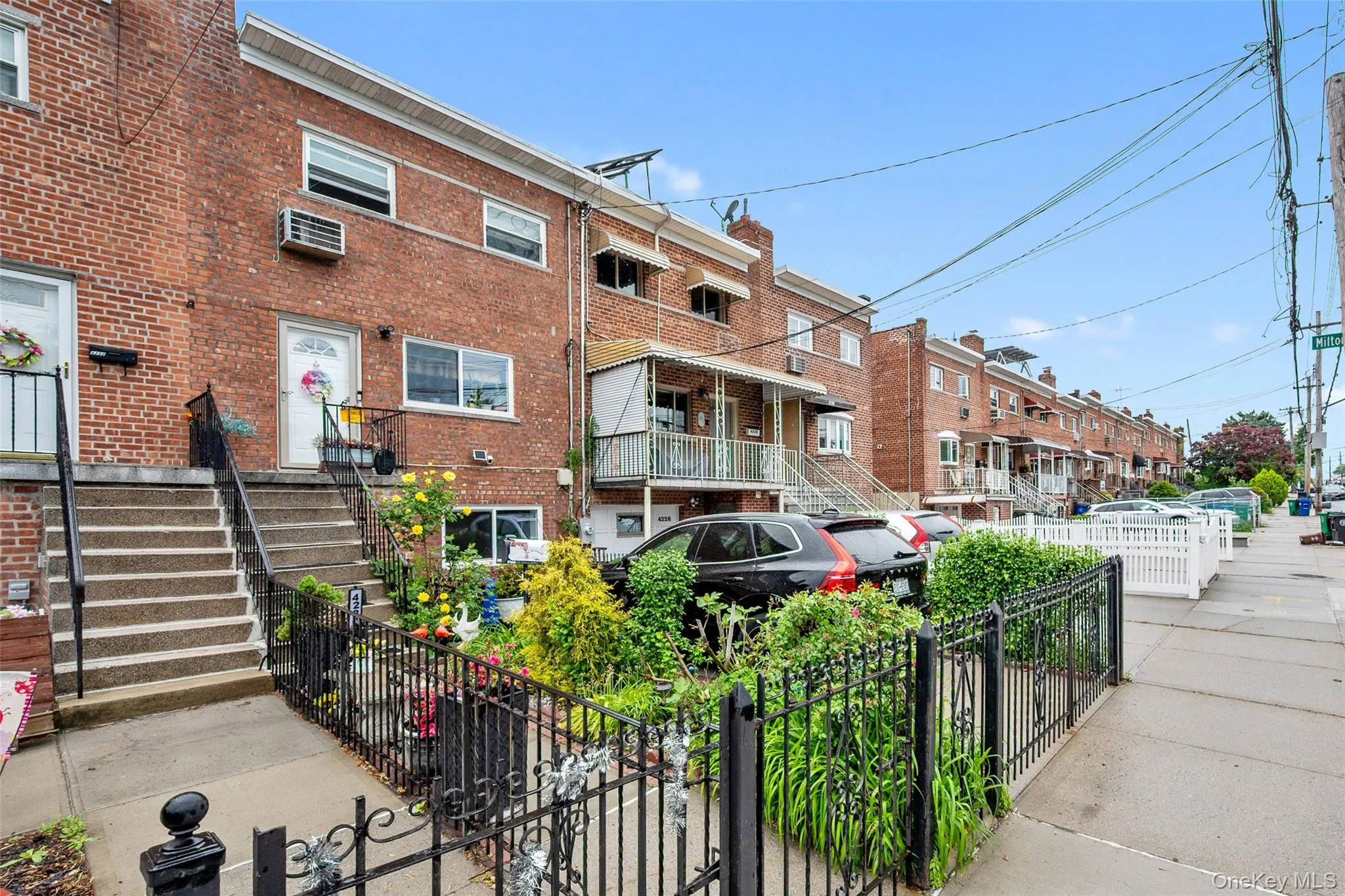 4230 Tremont Avenue, New York, NY, 3 Bedrooms Bedrooms, 8 Rooms Rooms,2 BathroomsBathrooms,Residential,For Rent,Tremont,0,1035460 4230 Tremont Avenue, New York, NY, 3 Bedrooms Bedrooms, 8 Rooms Rooms,2 BathroomsBathrooms,Residential,For Rent,Tremont,0,1035460