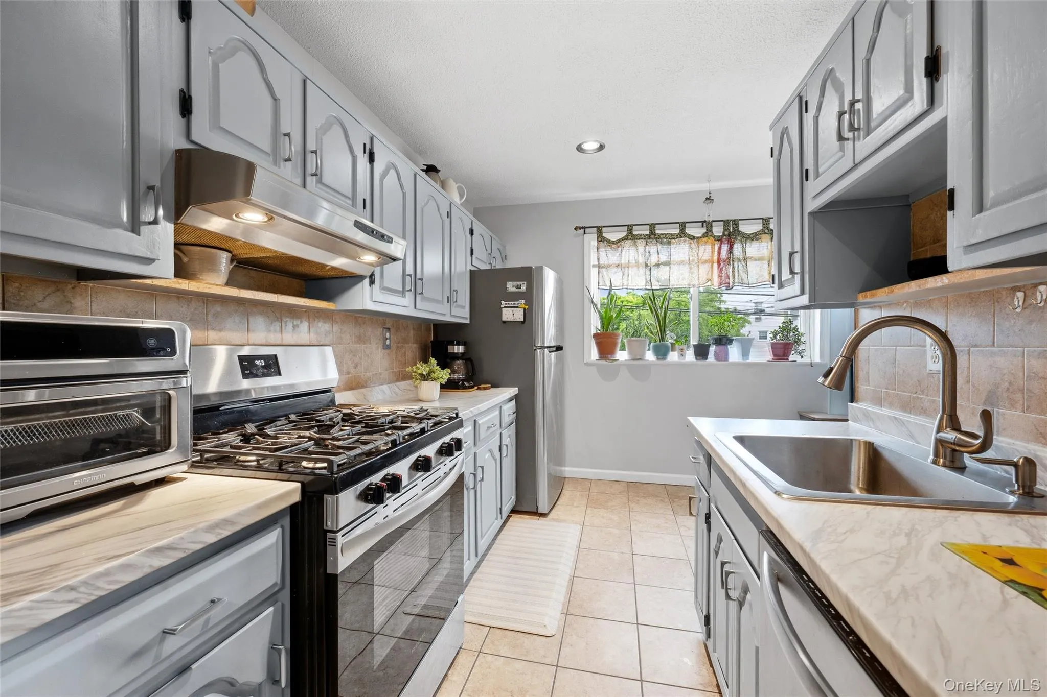 4230 Tremont Avenue, New York, NY, 3 Bedrooms Bedrooms, 8 Rooms Rooms,2 BathroomsBathrooms,Residential,For Rent,Tremont,0,1035460 4230 Tremont Avenue, New York, NY, 3 Bedrooms Bedrooms, 8 Rooms Rooms,2 BathroomsBathrooms,Residential,For Rent,Tremont,0,1035460