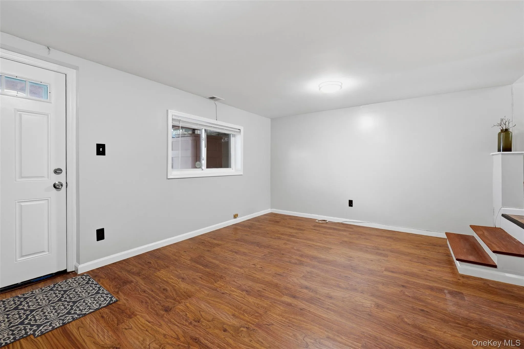 4230 Tremont Avenue, New York, NY, 3 Bedrooms Bedrooms, 8 Rooms Rooms,2 BathroomsBathrooms,Residential,For Rent,Tremont,0,1035460 4230 Tremont Avenue, New York, NY, 3 Bedrooms Bedrooms, 8 Rooms Rooms,2 BathroomsBathrooms,Residential,For Rent,Tremont,0,1035460