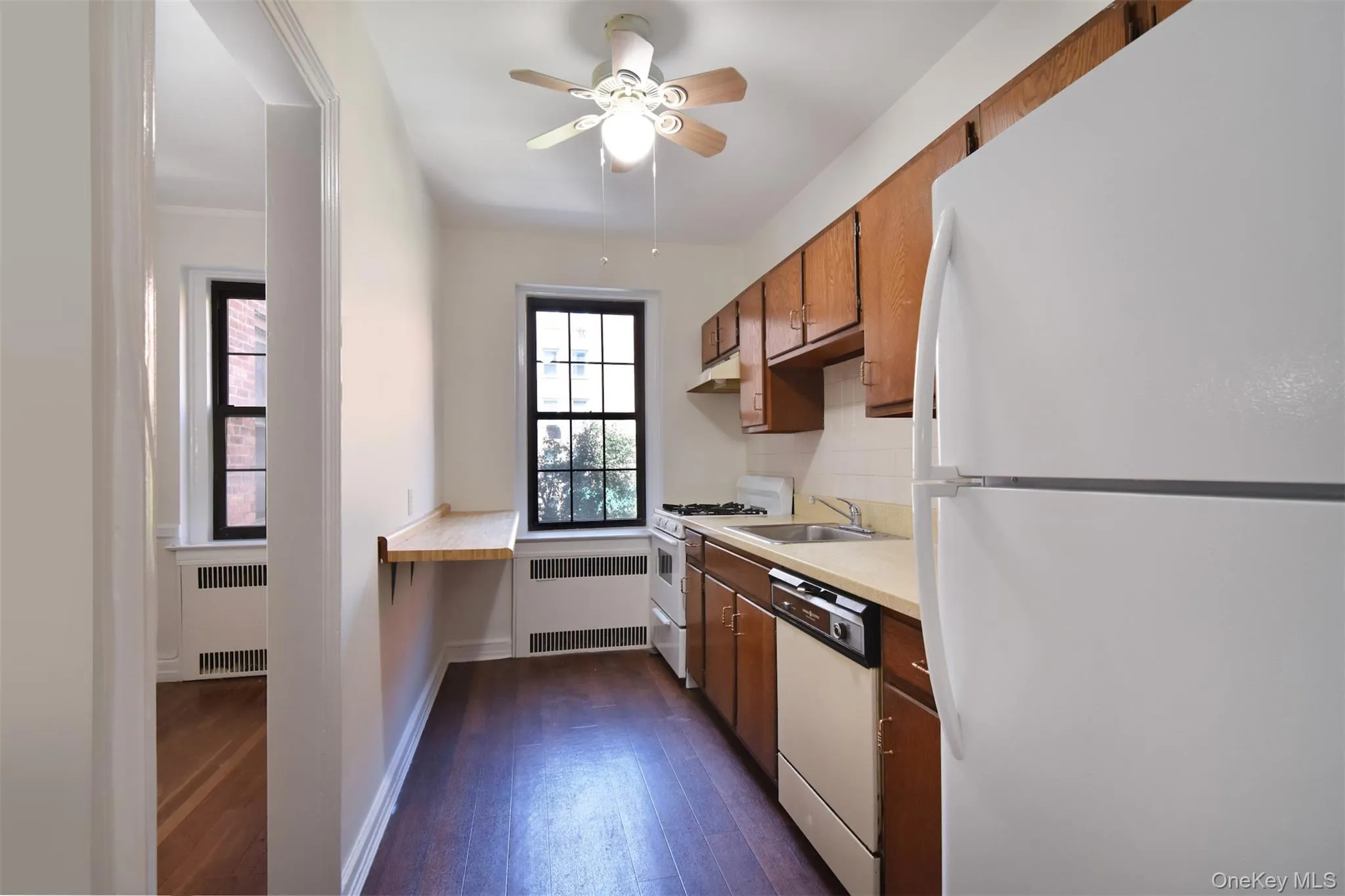 35 Parkview Avenue, Yonkers, NY, 1 Bedroom Bedrooms, 5 Rooms Rooms,1 BathroomBathrooms,Residential,For Rent,Parkview,0,1035465 35 Parkview Avenue, Yonkers, NY, 1 Bedroom Bedrooms, 5 Rooms Rooms,1 BathroomBathrooms,Residential,For Rent,Parkview,0,1035465