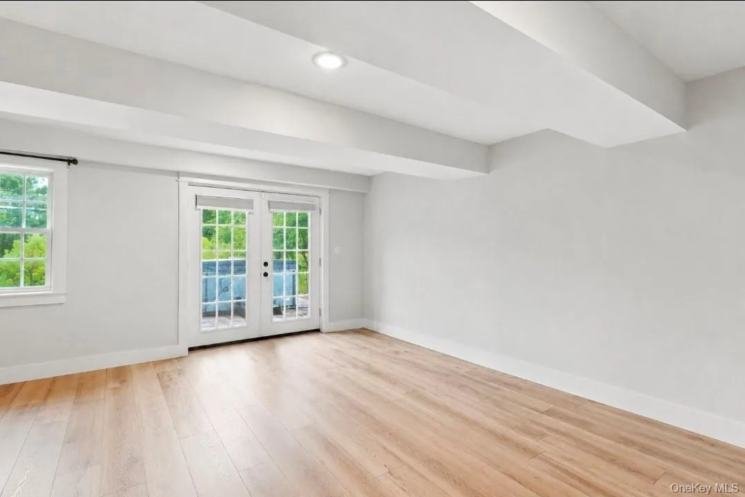 Virtually removed personal belongings. Virtually removed personal belongings.