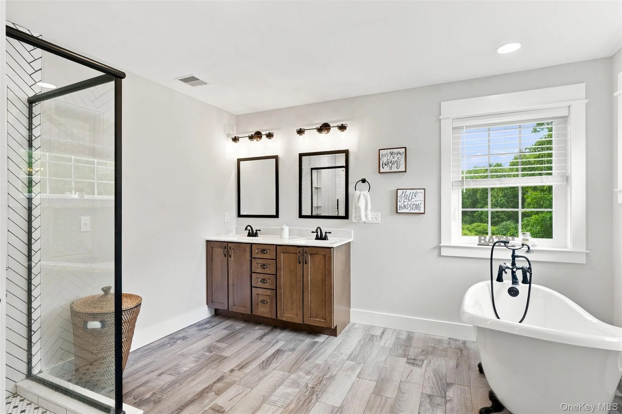 Dbl vanity, soaking clawfoot tub, glass shower, large linen closet and updated tile Dbl vanity, soaking clawfoot tub, glass shower, large linen closet and updated tile