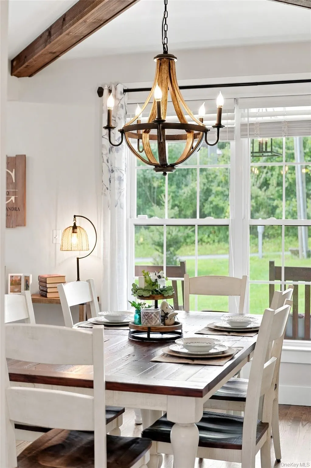 Rustic elegance shines in this beautiful dining room Rustic elegance shines in this beautiful dining room