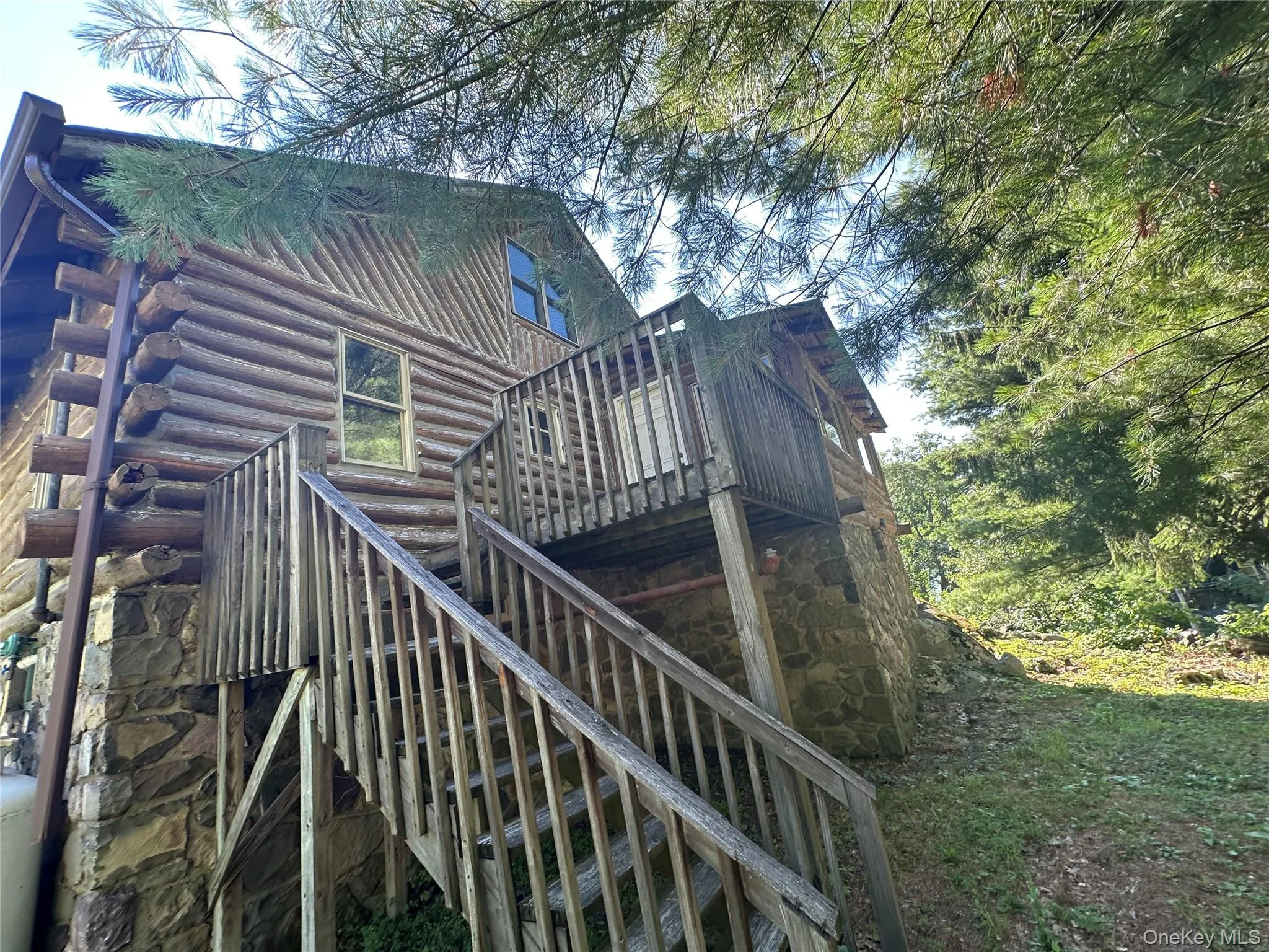 where you can see the small back porch and steps down to the yard... where you can see the small back porch and steps down to the yard...