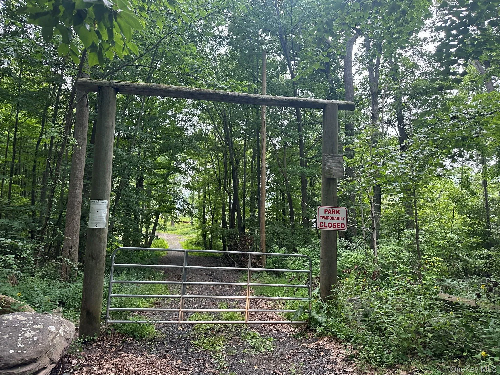 and even a small park that appears to have lakefront access, currently closed. and even a small park that appears to have lakefront access, currently closed.