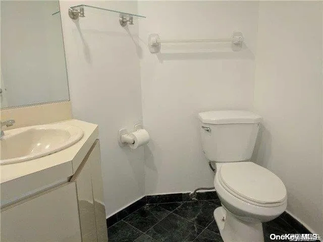 88 Cuttermill Road, North Hempstead, NY, 1 Bedroom Bedrooms, 4 Rooms Rooms,1 BathroomBathrooms,Residential Lease,For Rent,Cuttermill,0,1035478 88 Cuttermill Road, North Hempstead, NY, 1 Bedroom Bedrooms, 4 Rooms Rooms,1 BathroomBathrooms,Residential Lease,For Rent,Cuttermill,0,1035478