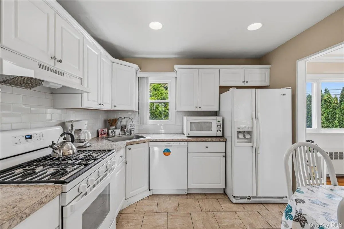 26 Margaret Road, Oyster Bay, NY, 3 Bedrooms Bedrooms, 7 Rooms Rooms,2 BathroomsBathrooms,Residential,For Rent,Margaret,0,1035492 26 Margaret Road, Oyster Bay, NY, 3 Bedrooms Bedrooms, 7 Rooms Rooms,2 BathroomsBathrooms,Residential,For Rent,Margaret,0,1035492