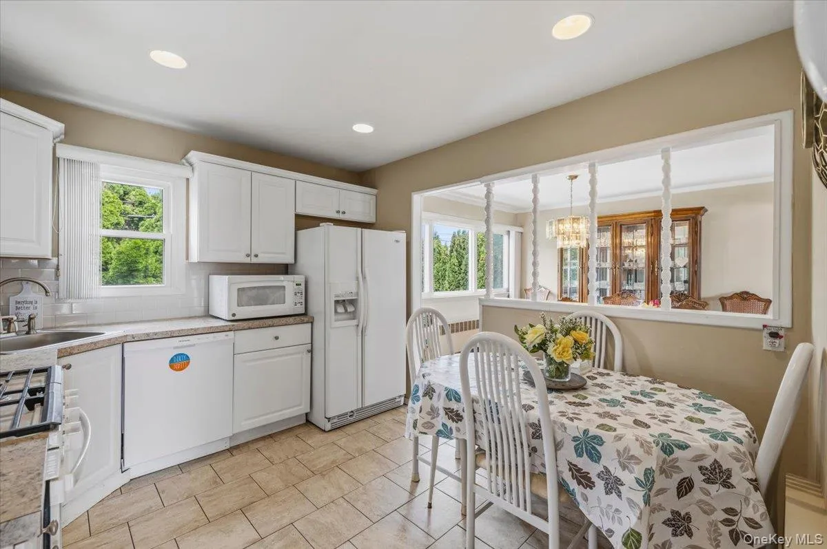 26 Margaret Road, Oyster Bay, NY, 3 Bedrooms Bedrooms, 7 Rooms Rooms,2 BathroomsBathrooms,Residential,For Rent,Margaret,0,1035492 26 Margaret Road, Oyster Bay, NY, 3 Bedrooms Bedrooms, 7 Rooms Rooms,2 BathroomsBathrooms,Residential,For Rent,Margaret,0,1035492