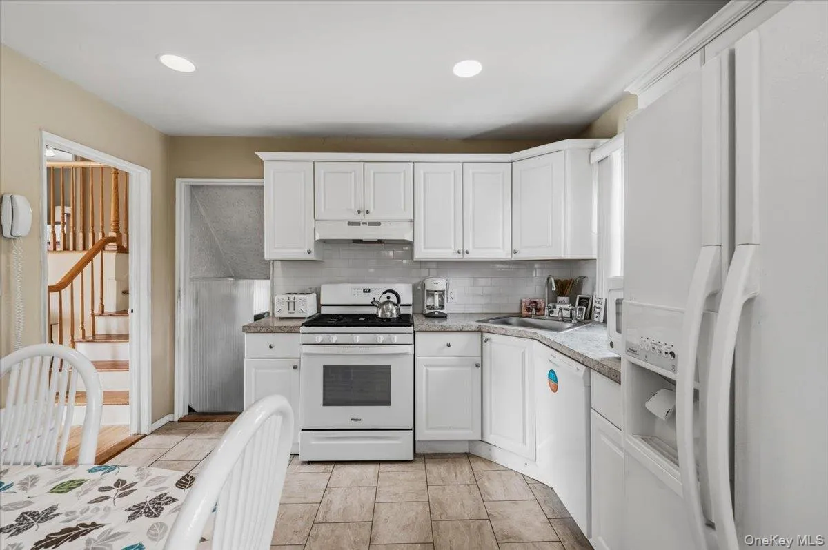 26 Margaret Road, Oyster Bay, NY, 3 Bedrooms Bedrooms, 7 Rooms Rooms,2 BathroomsBathrooms,Residential,For Rent,Margaret,0,1035492 26 Margaret Road, Oyster Bay, NY, 3 Bedrooms Bedrooms, 7 Rooms Rooms,2 BathroomsBathrooms,Residential,For Rent,Margaret,0,1035492