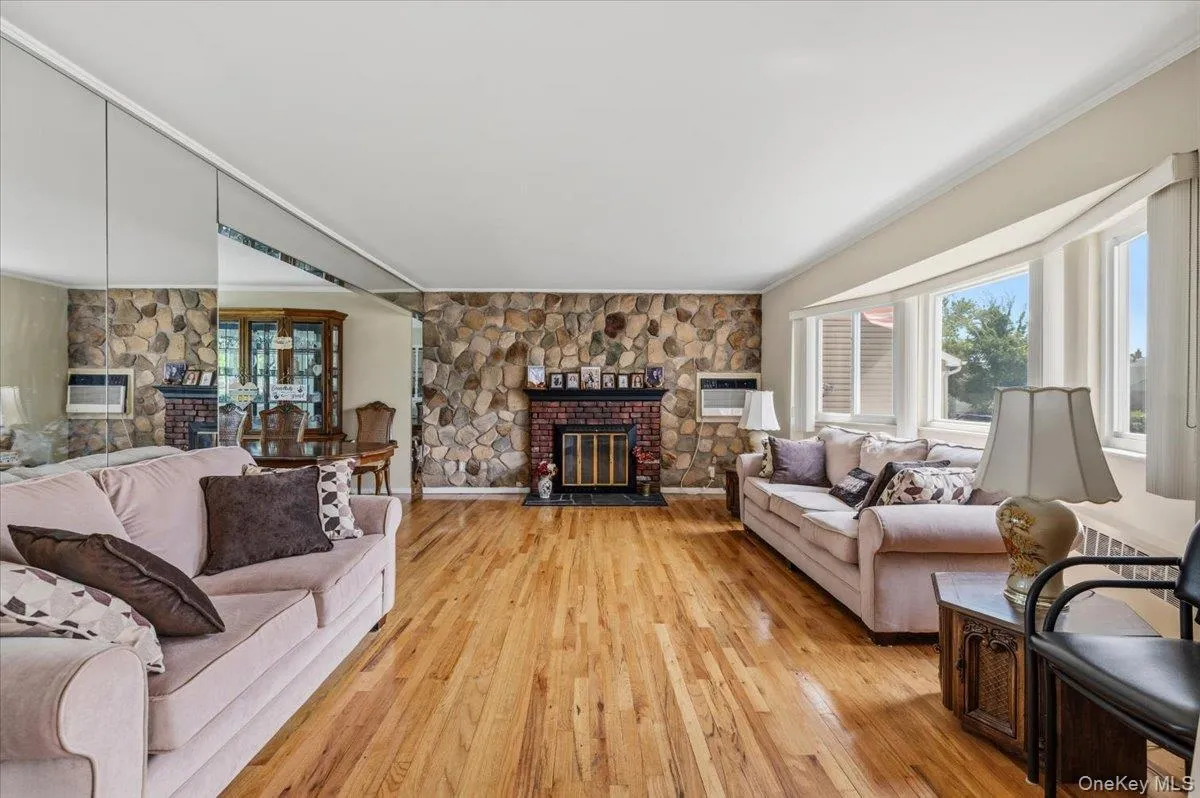 26 Margaret Road, Oyster Bay, NY, 3 Bedrooms Bedrooms, 7 Rooms Rooms,2 BathroomsBathrooms,Residential,For Rent,Margaret,0,1035492 26 Margaret Road, Oyster Bay, NY, 3 Bedrooms Bedrooms, 7 Rooms Rooms,2 BathroomsBathrooms,Residential,For Rent,Margaret,0,1035492