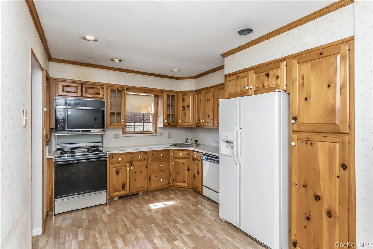 197 Stephen Street, Hempstead, NY, 3 Bedrooms Bedrooms, 8 Rooms Rooms,2 BathroomsBathrooms,Residential,For Rent,Stephen,0,1035498 197 Stephen Street, Hempstead, NY, 3 Bedrooms Bedrooms, 8 Rooms Rooms,2 BathroomsBathrooms,Residential,For Rent,Stephen,0,1035498