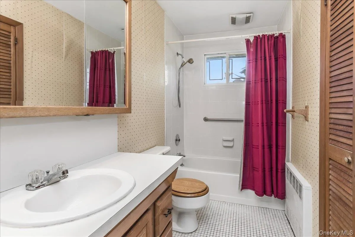 197 Stephen Street, Hempstead, NY, 3 Bedrooms Bedrooms, 8 Rooms Rooms,2 BathroomsBathrooms,Residential,For Rent,Stephen,0,1035498 197 Stephen Street, Hempstead, NY, 3 Bedrooms Bedrooms, 8 Rooms Rooms,2 BathroomsBathrooms,Residential,For Rent,Stephen,0,1035498