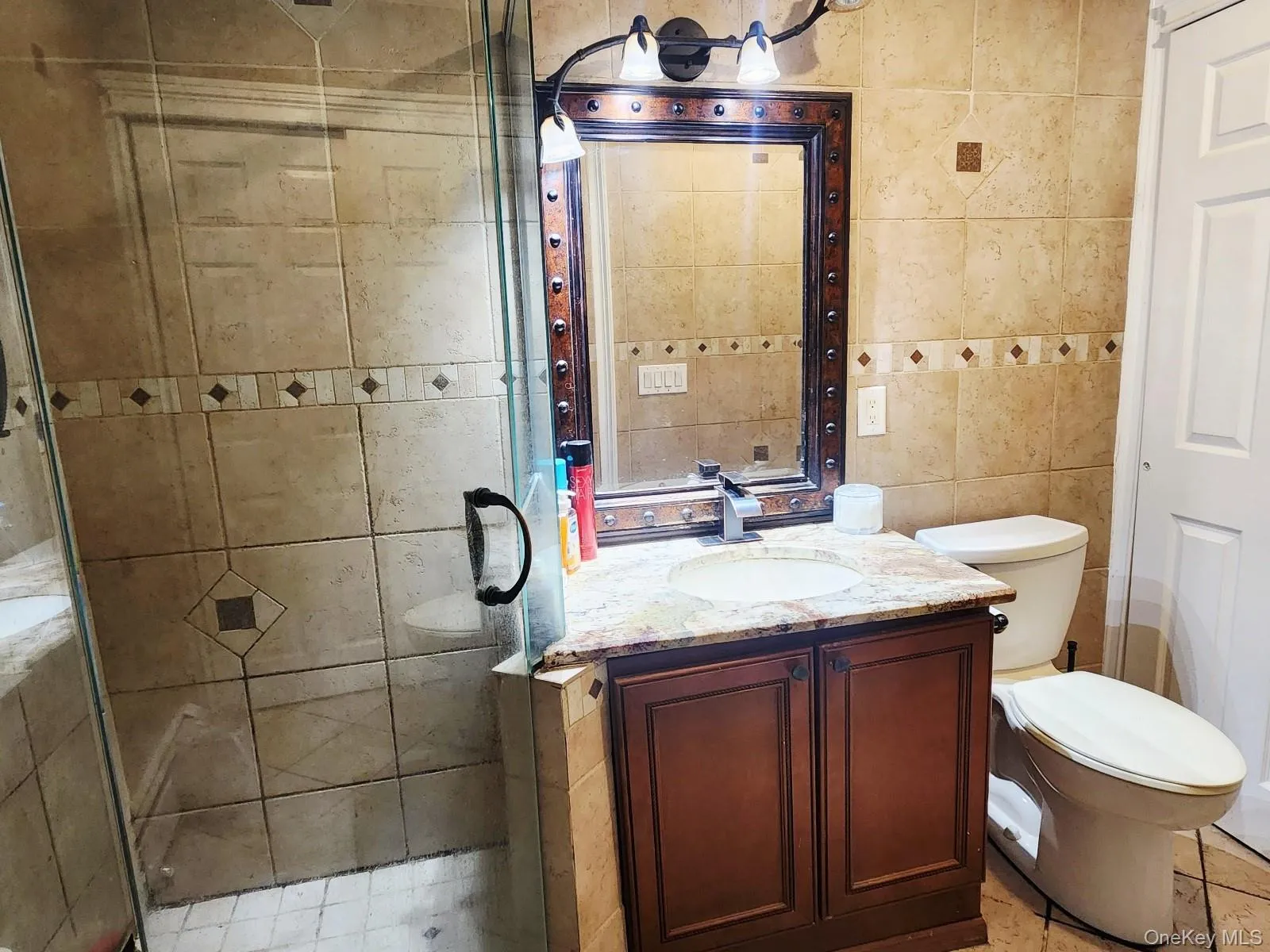APARTMENT BATHROOM APARTMENT BATHROOM