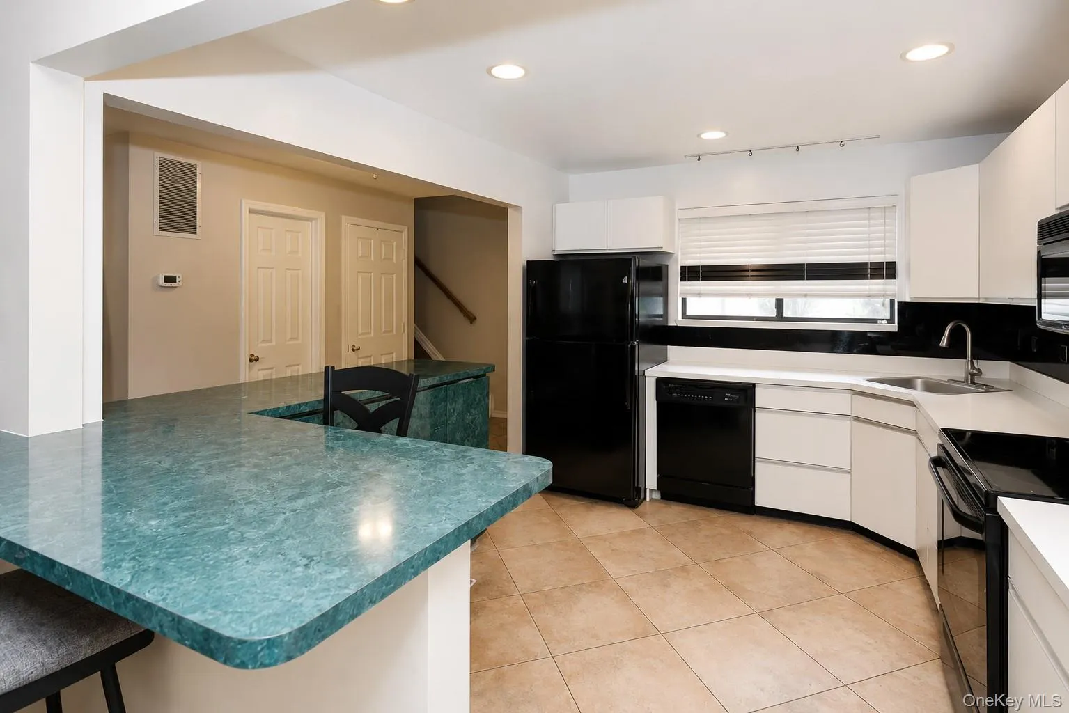 53 Villas Circle, Huntington, NY, 2 Bedrooms Bedrooms, 6 Rooms Rooms,2 BathroomsBathrooms,Residential,For Rent,Villas,0,1035502 53 Villas Circle, Huntington, NY, 2 Bedrooms Bedrooms, 6 Rooms Rooms,2 BathroomsBathrooms,Residential,For Rent,Villas,0,1035502