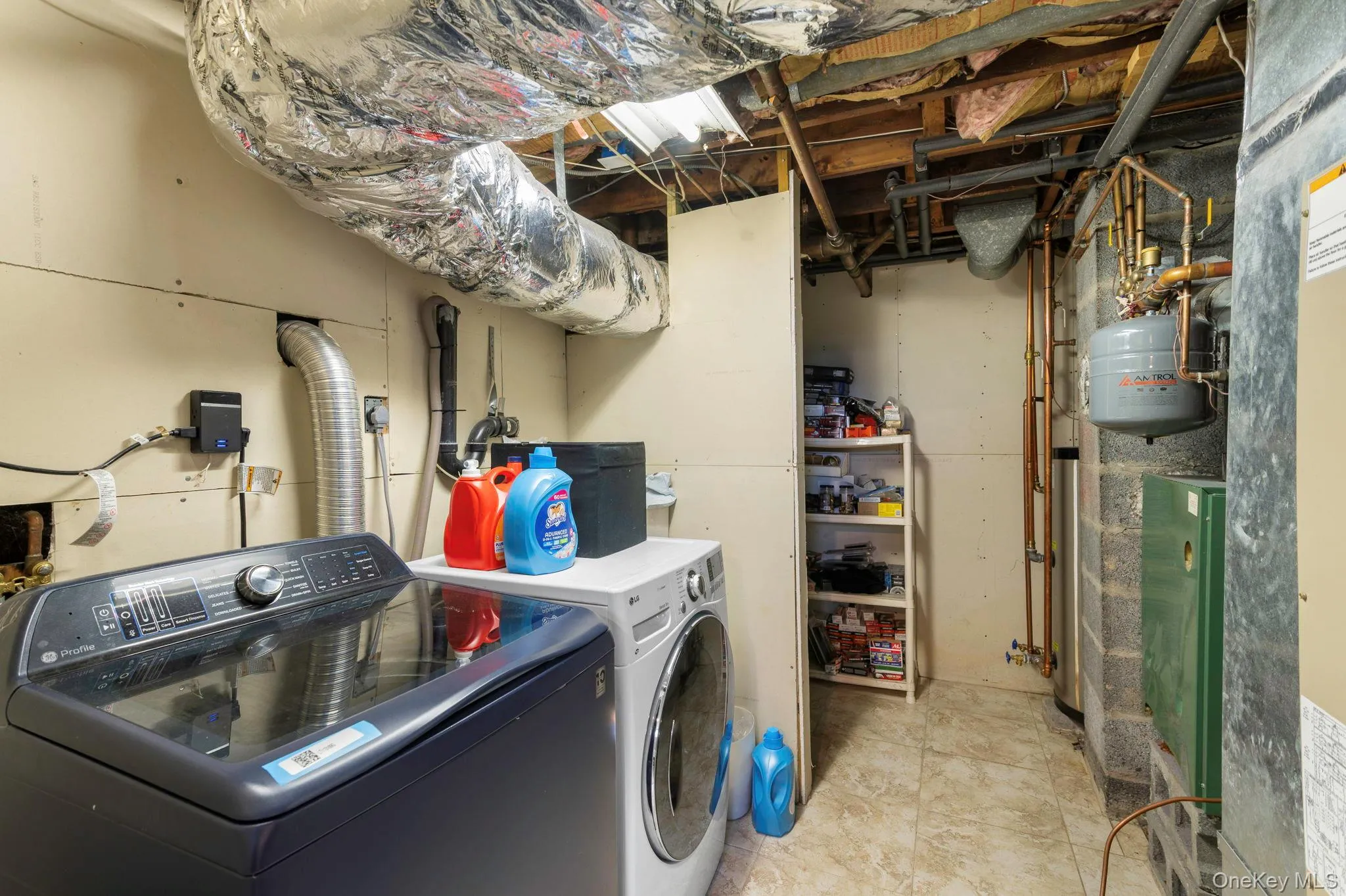 Laundy area Laundy area