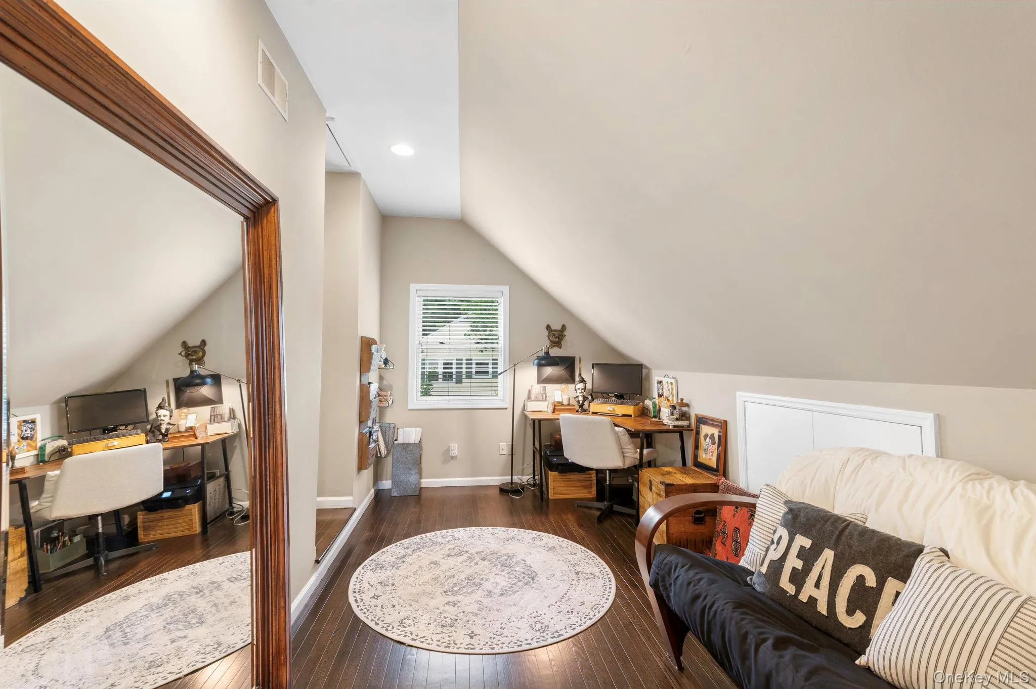 Bonus room, great for office space Bonus room, great for office space