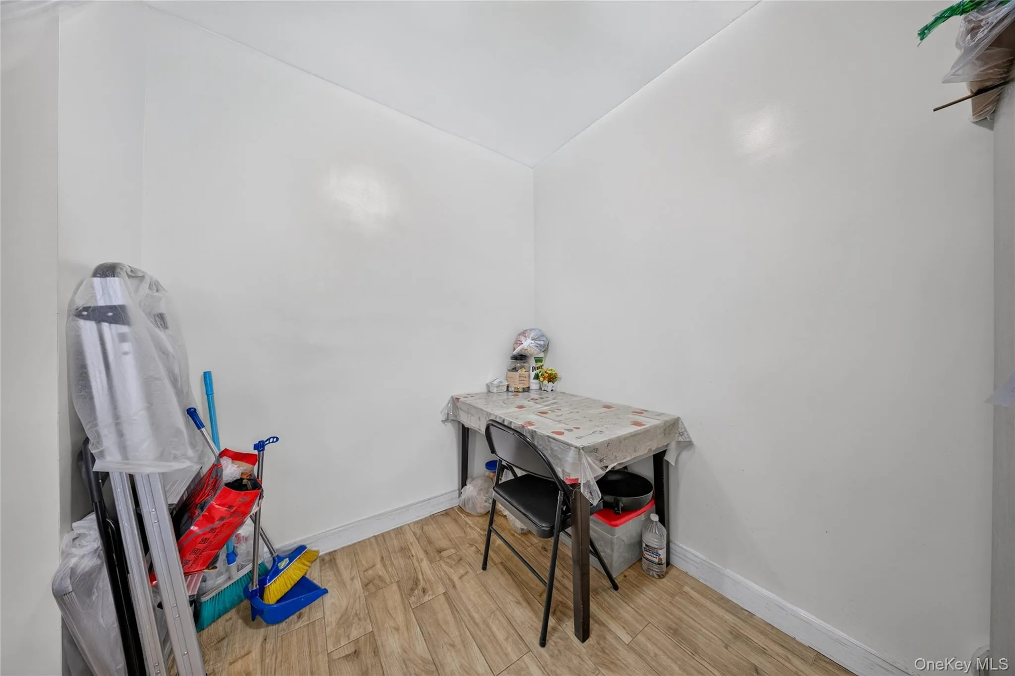 42-40 Bowne Street, New York, NY, 1 Bedroom Bedrooms, 4 Rooms Rooms,1 BathroomBathrooms,Residential,For Rent,Bowne,0,1035505 42-40 Bowne Street, New York, NY, 1 Bedroom Bedrooms, 4 Rooms Rooms,1 BathroomBathrooms,Residential,For Rent,Bowne,0,1035505