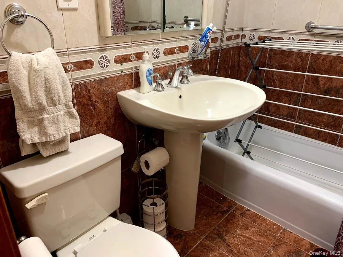 61-35 98th Street, New York, NY, 1 Bedroom Bedrooms, 4 Rooms Rooms,1 BathroomBathrooms,Residential Lease,For Rent,98th,0,1035506 61-35 98th Street, New York, NY, 1 Bedroom Bedrooms, 4 Rooms Rooms,1 BathroomBathrooms,Residential Lease,For Rent,98th,0,1035506