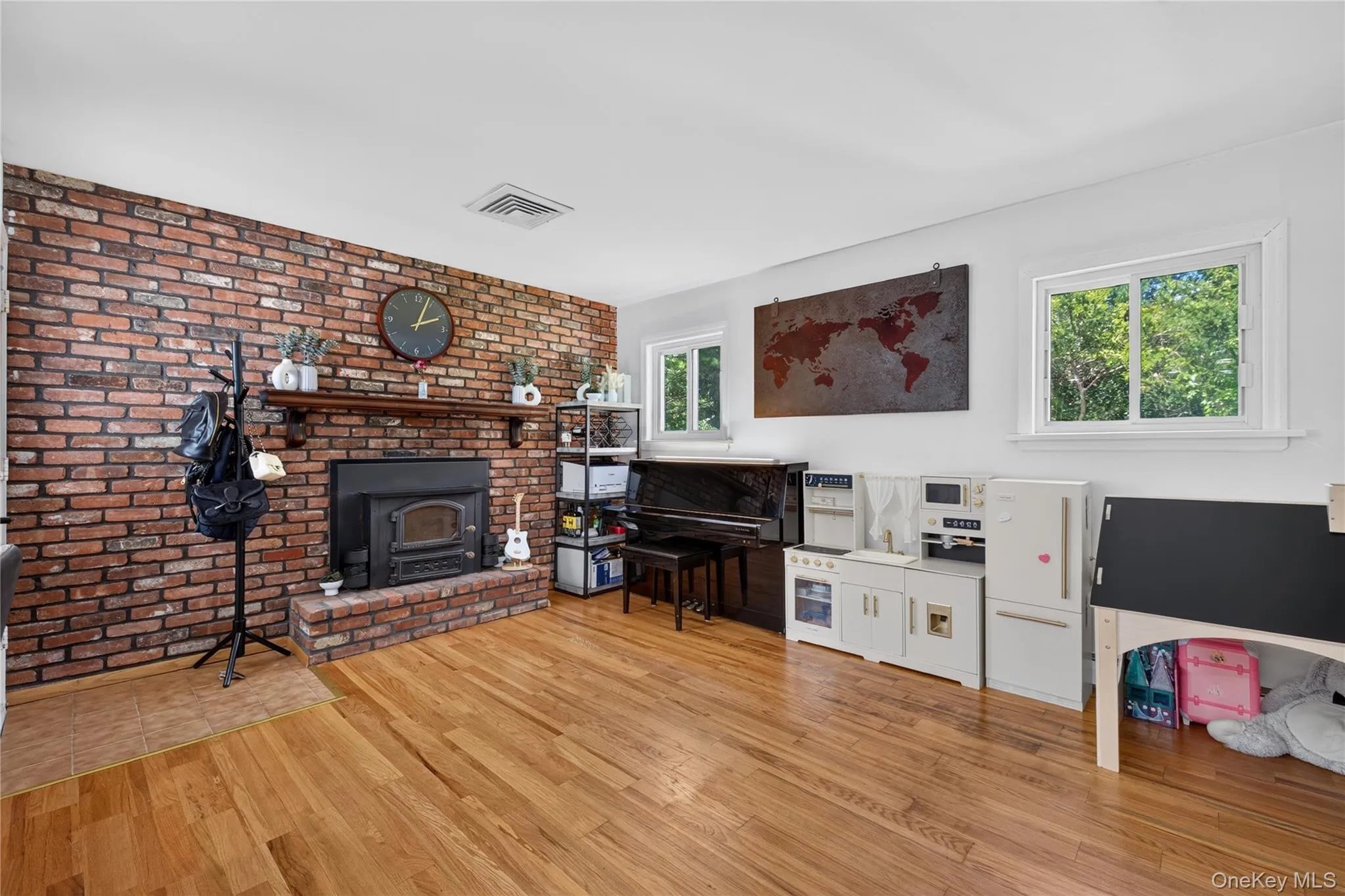 1171 Carlls Straight Path, Huntington, NY, 4 Bedrooms Bedrooms, 8 Rooms Rooms,2 BathroomsBathrooms,Residential,For Rent,Carlls Straight,0,1035527 1171 Carlls Straight Path, Huntington, NY, 4 Bedrooms Bedrooms, 8 Rooms Rooms,2 BathroomsBathrooms,Residential,For Rent,Carlls Straight,0,1035527