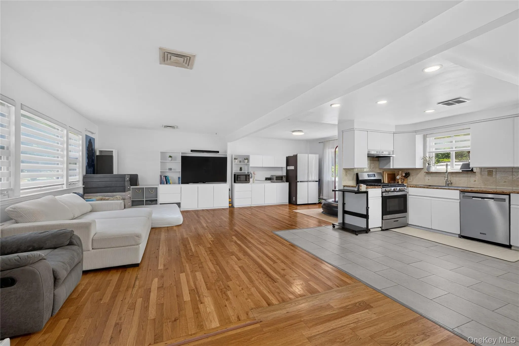 1171 Carlls Straight Path, Huntington, NY, 4 Bedrooms Bedrooms, 8 Rooms Rooms,2 BathroomsBathrooms,Residential,For Rent,Carlls Straight,0,1035527 1171 Carlls Straight Path, Huntington, NY, 4 Bedrooms Bedrooms, 8 Rooms Rooms,2 BathroomsBathrooms,Residential,For Rent,Carlls Straight,0,1035527