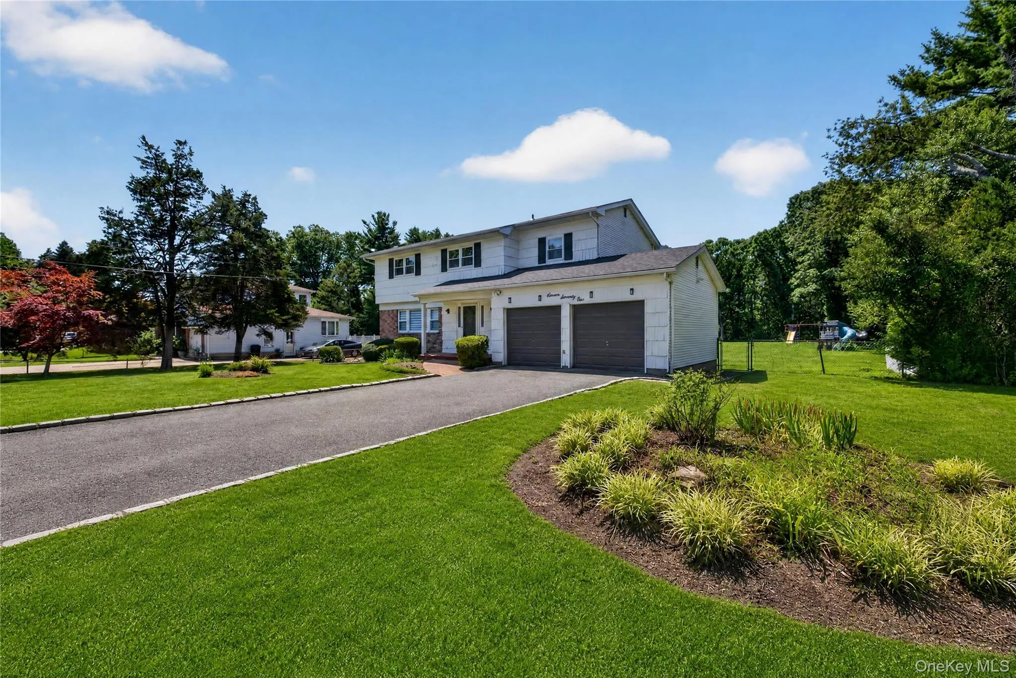 1171 Carlls Straight Path, Huntington, NY, 4 Bedrooms Bedrooms, 8 Rooms Rooms,2 BathroomsBathrooms,Residential,For Rent,Carlls Straight,0,1035527 1171 Carlls Straight Path, Huntington, NY, 4 Bedrooms Bedrooms, 8 Rooms Rooms,2 BathroomsBathrooms,Residential,For Rent,Carlls Straight,0,1035527