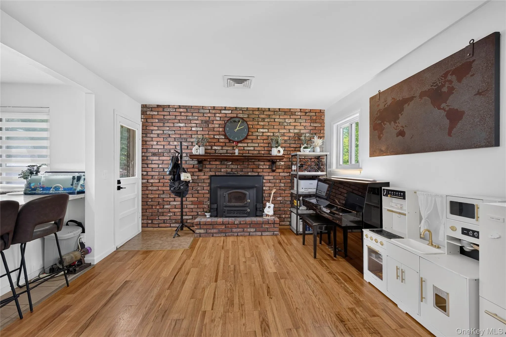 1171 Carlls Straight Path, Huntington, NY, 4 Bedrooms Bedrooms, 8 Rooms Rooms,2 BathroomsBathrooms,Residential,For Rent,Carlls Straight,0,1035527 1171 Carlls Straight Path, Huntington, NY, 4 Bedrooms Bedrooms, 8 Rooms Rooms,2 BathroomsBathrooms,Residential,For Rent,Carlls Straight,0,1035527