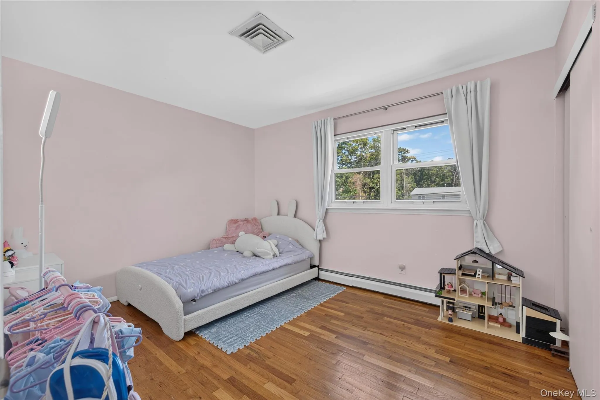 1171 Carlls Straight Path, Huntington, NY, 4 Bedrooms Bedrooms, 8 Rooms Rooms,2 BathroomsBathrooms,Residential,For Rent,Carlls Straight,0,1035527 1171 Carlls Straight Path, Huntington, NY, 4 Bedrooms Bedrooms, 8 Rooms Rooms,2 BathroomsBathrooms,Residential,For Rent,Carlls Straight,0,1035527