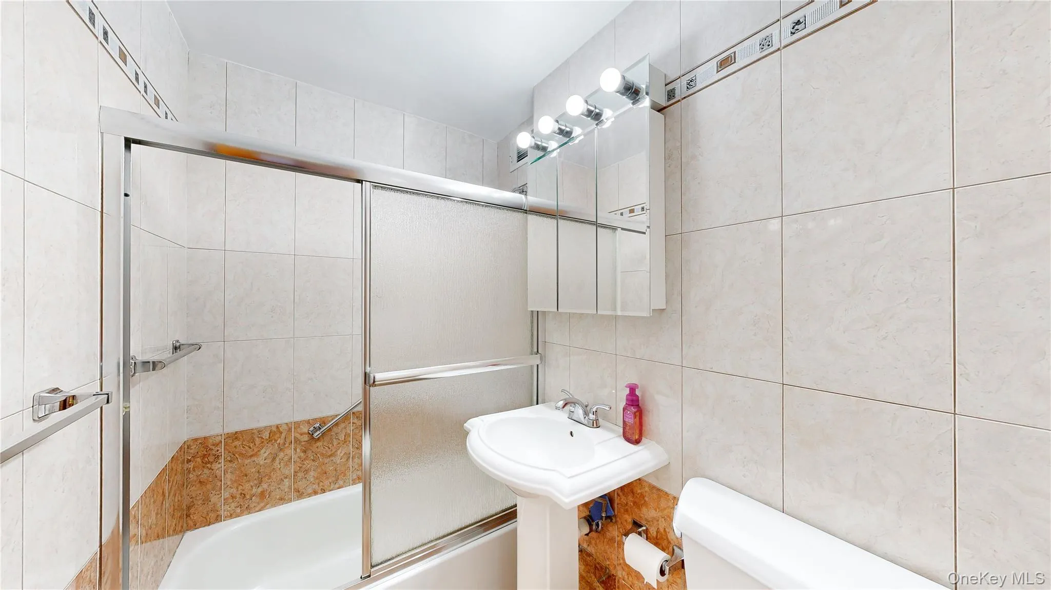 98-33 64th Avenue, New York, NY, 1 Bedroom Bedrooms, 3 Rooms Rooms,1 BathroomBathrooms,Residential,For Rent,64th,0,1035528 98-33 64th Avenue, New York, NY, 1 Bedroom Bedrooms, 3 Rooms Rooms,1 BathroomBathrooms,Residential,For Rent,64th,0,1035528