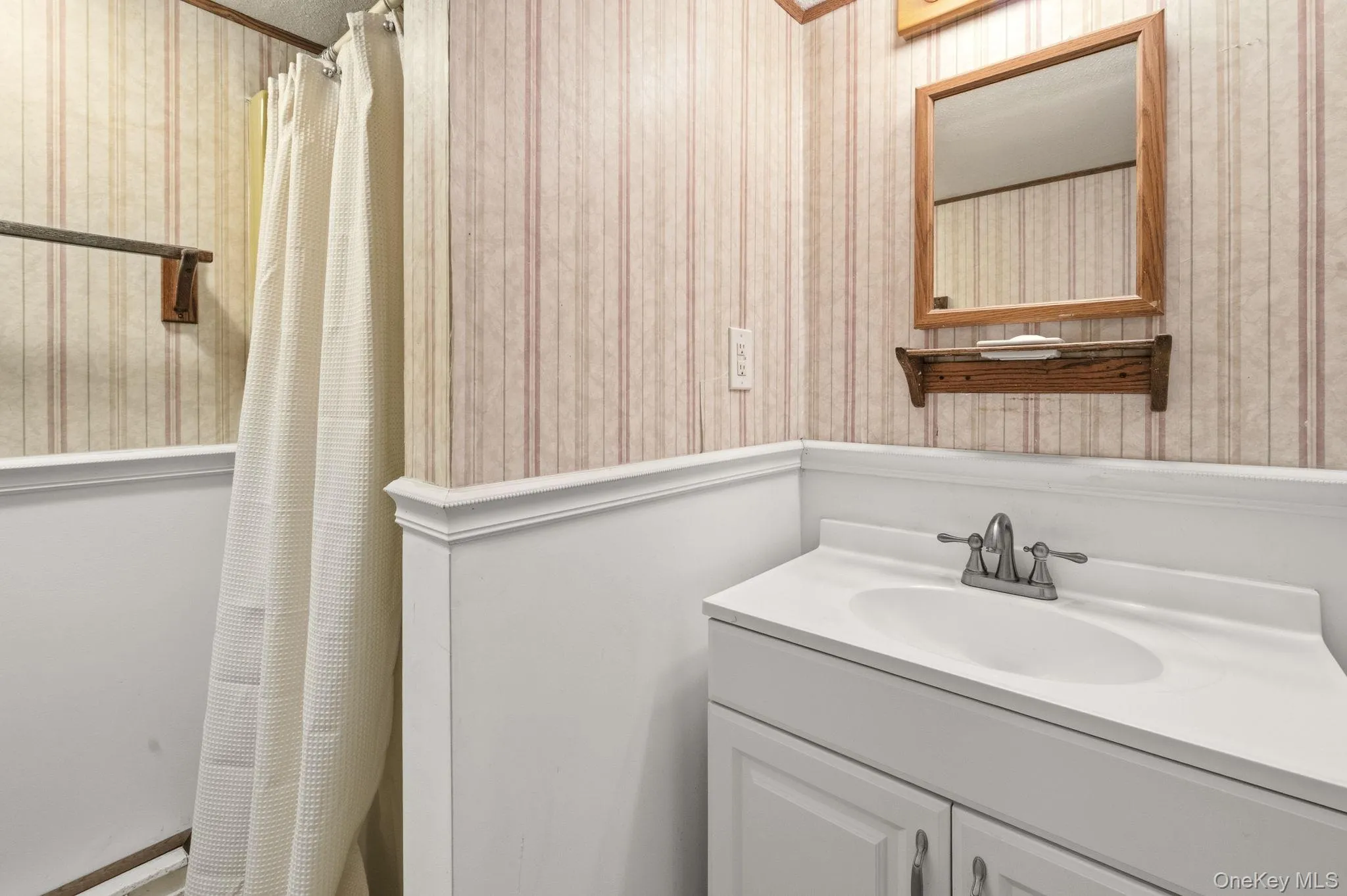 26 Sheryl Crescent, Smithtown, NY, 4 Bedrooms Bedrooms, 9 Rooms Rooms,3 BathroomsBathrooms,Residential,For Rent,Sheryl,0,1035540 26 Sheryl Crescent, Smithtown, NY, 4 Bedrooms Bedrooms, 9 Rooms Rooms,3 BathroomsBathrooms,Residential,For Rent,Sheryl,0,1035540
